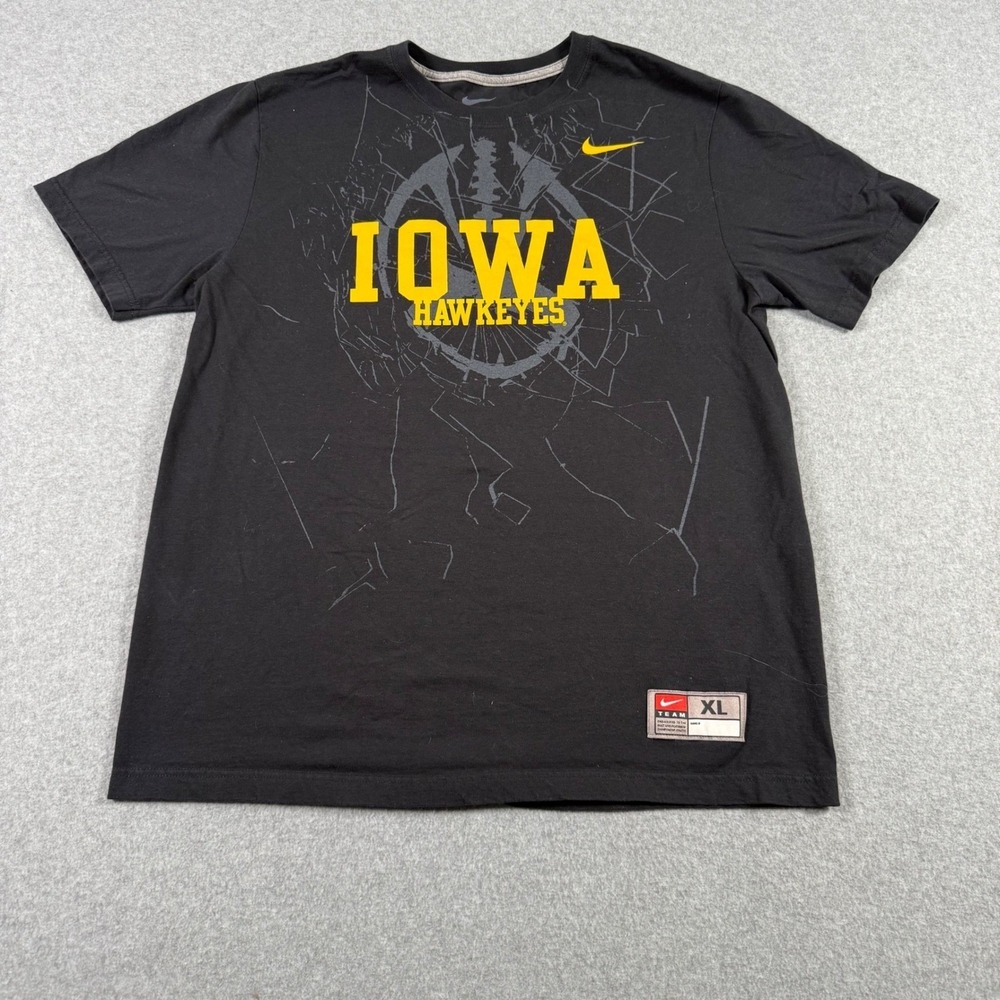 Nike Iowa Hawkeyes T-Shirt Mens XL Black Short Sleeve Graphic Tee NCAA Football